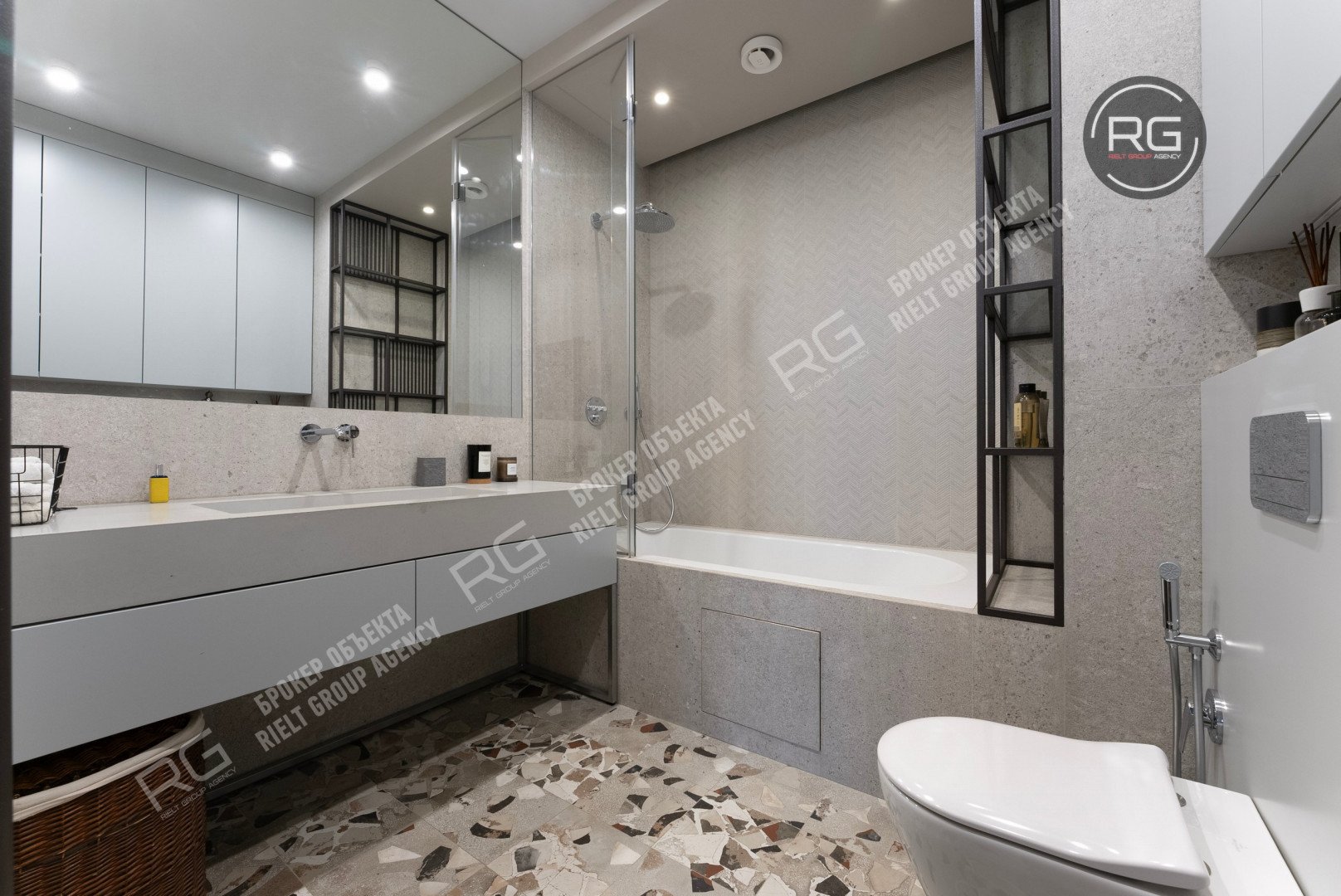   Дизайнерская квартира в центре, 72 кв.м. 