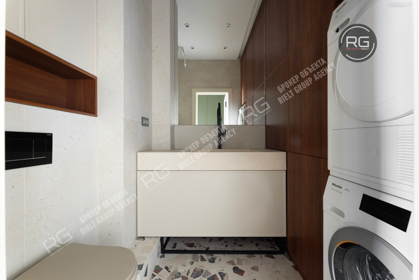   Дизайнерская квартира в центре, 72 кв.м. 
