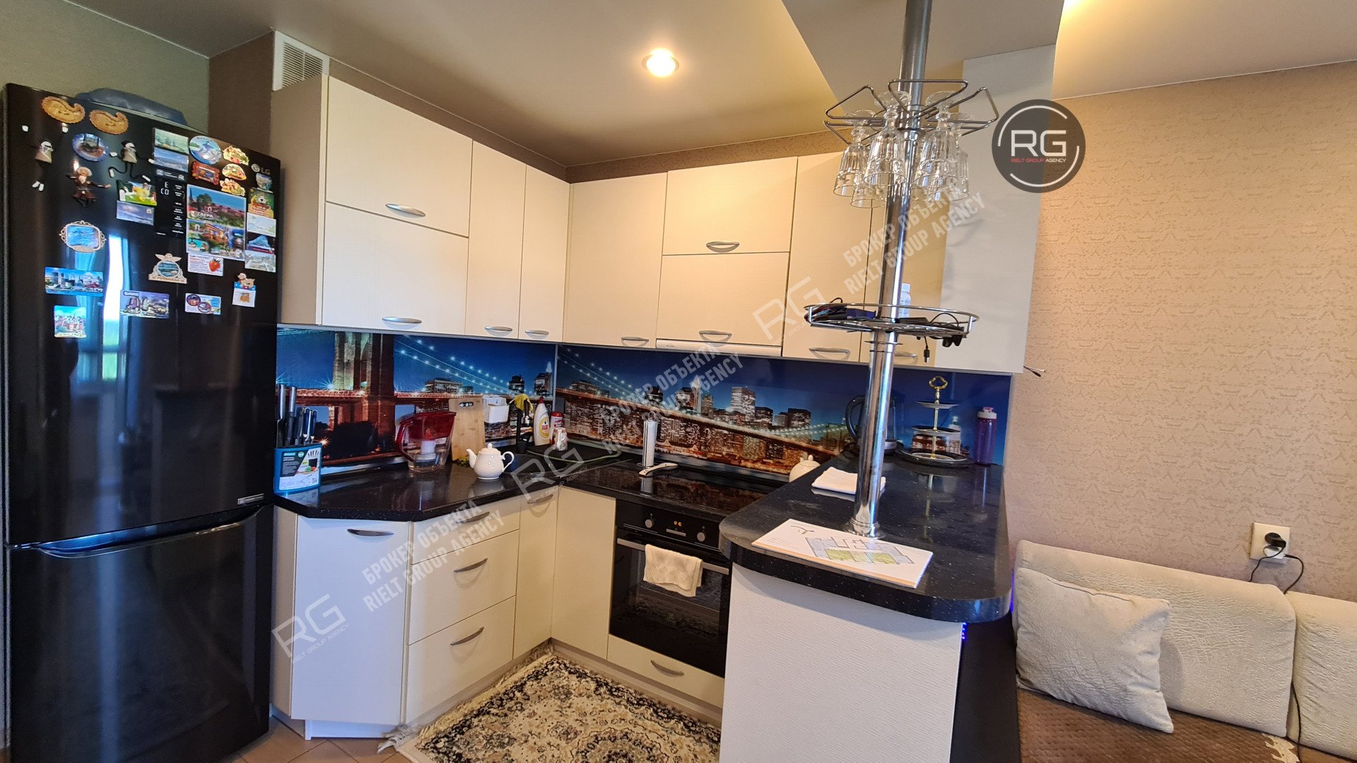   Двухсторонняя квартира с мебелью, 67 кв.м. 