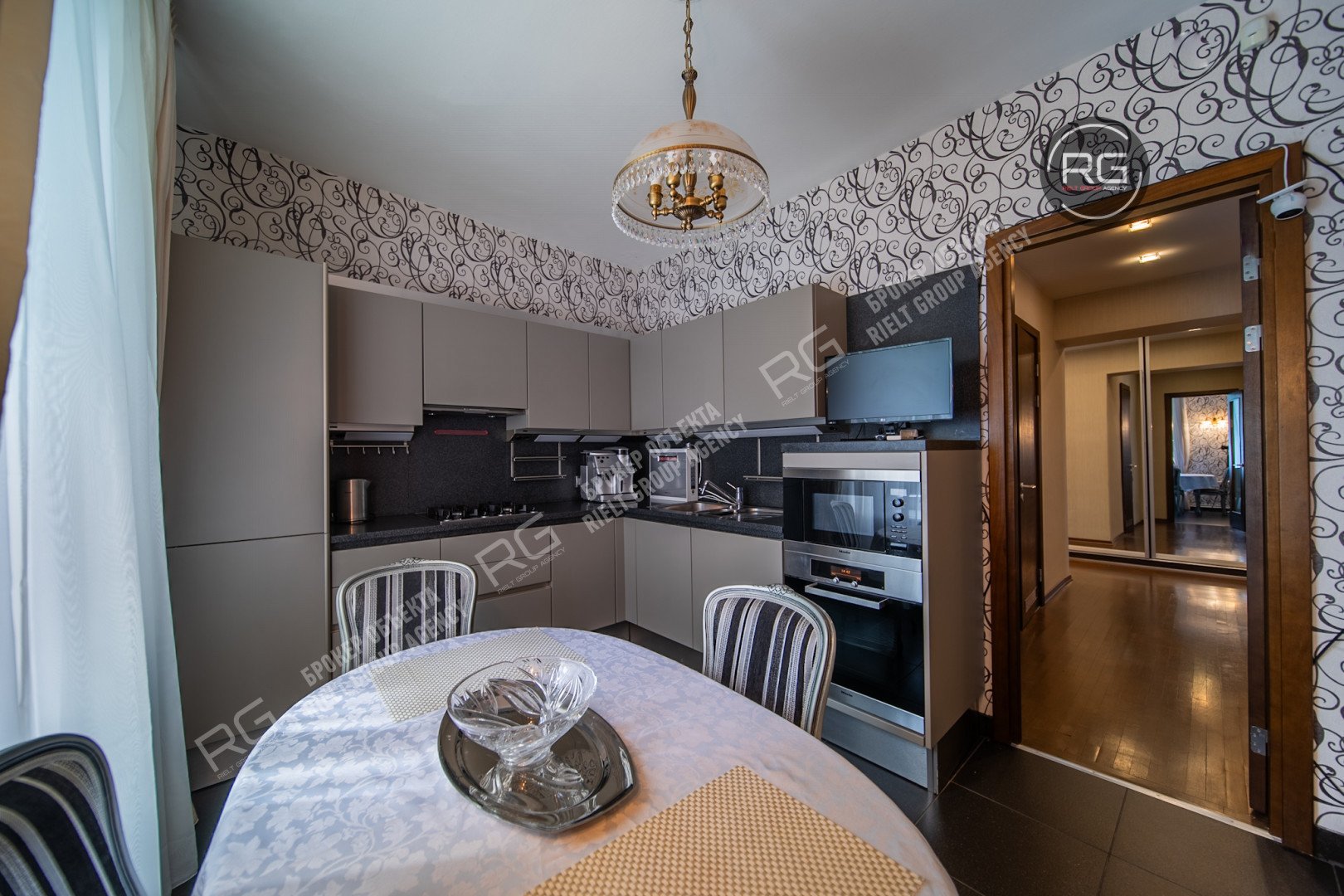   стильная сталинка у Парка Победы, 94.7 кв.м. 