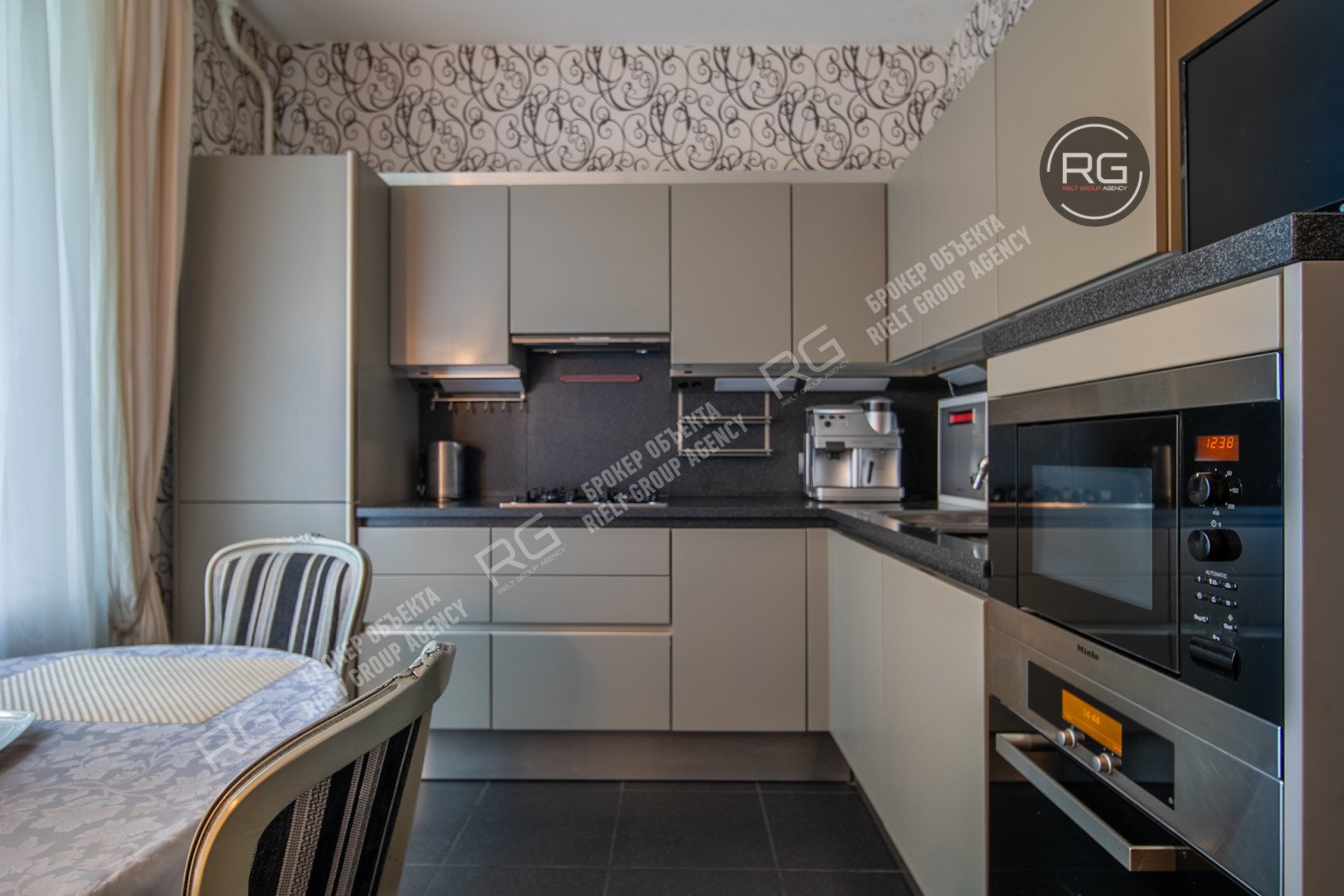   стильная сталинка у Парка Победы, 94.7 кв.м. 