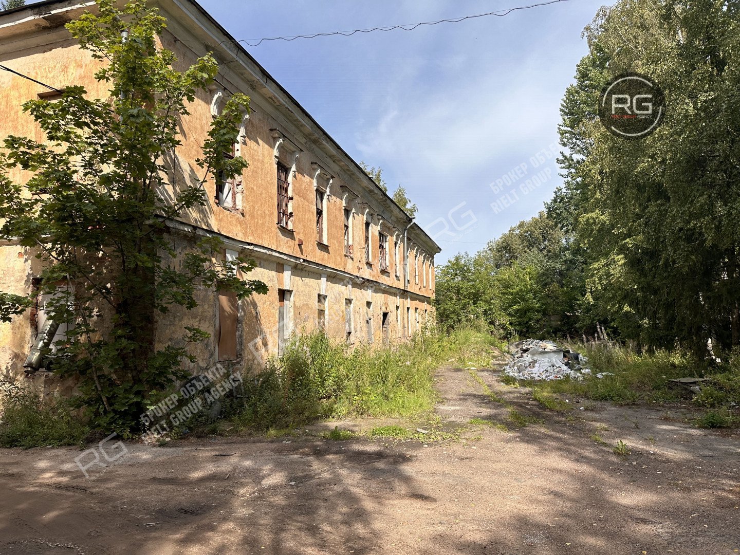  Здания в центре Ломоносова 