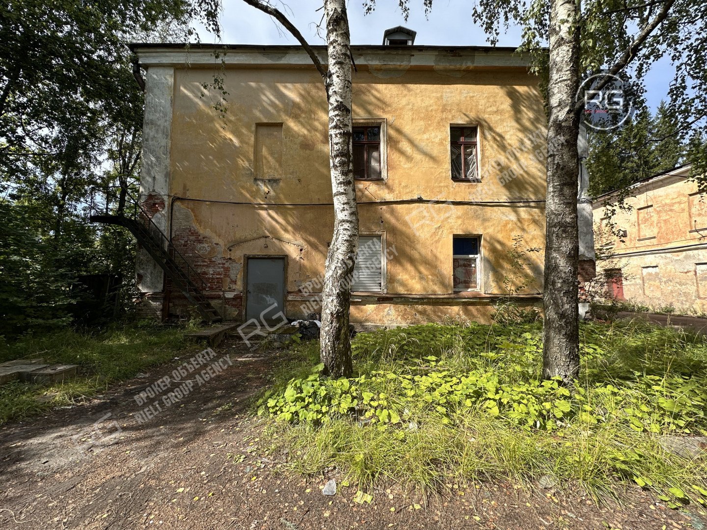  Здания в центре Ломоносова 